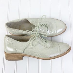 Gap Structured Metallic Oxford Size 7